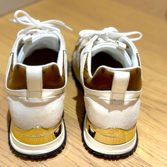 Selling authentic Louis Vuitton sneakers - Picture 4 of 5